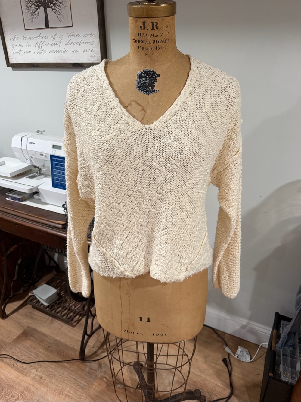 Universal Thread Cream V-Neck Lightweight Knit Sweater